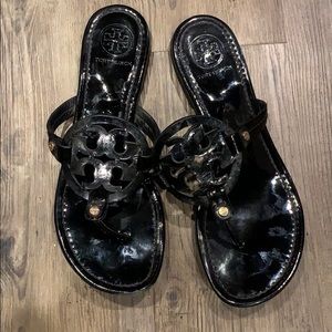 TORY BURCH PATENT LEATHER SANDAL. SIZE 9!